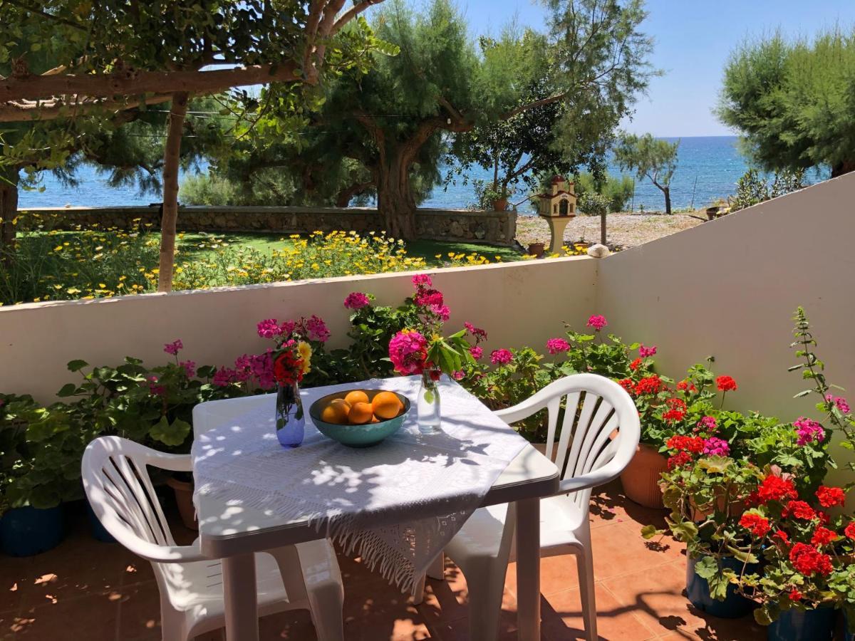 Taverna Akrogiali Loutró Extérieur photo