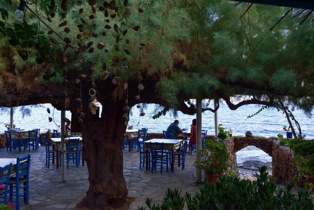 Taverna Akrogiali Loutró Extérieur photo