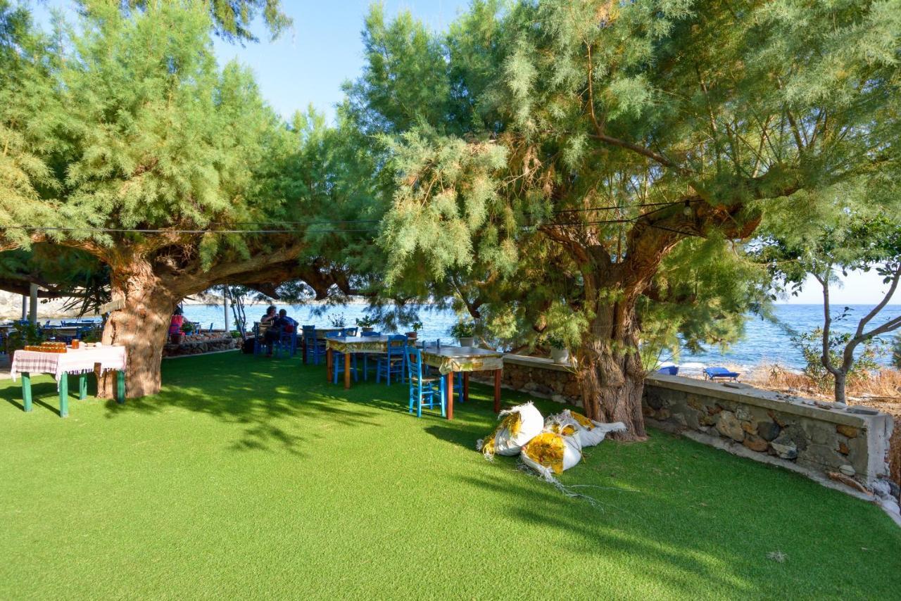 Taverna Akrogiali Loutró Extérieur photo