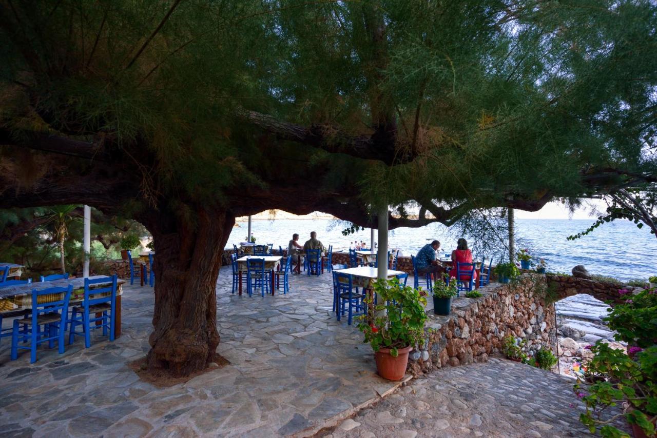Taverna Akrogiali Loutró Extérieur photo
